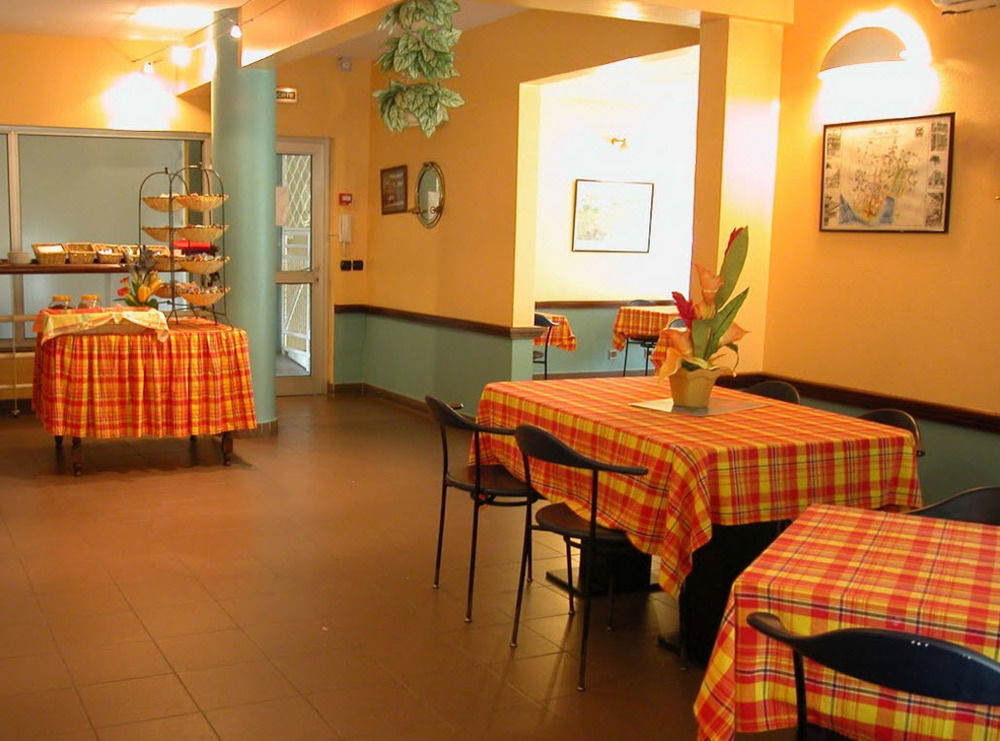 Hotel Saint John Perse Pointe-à-Pitre Esterno foto